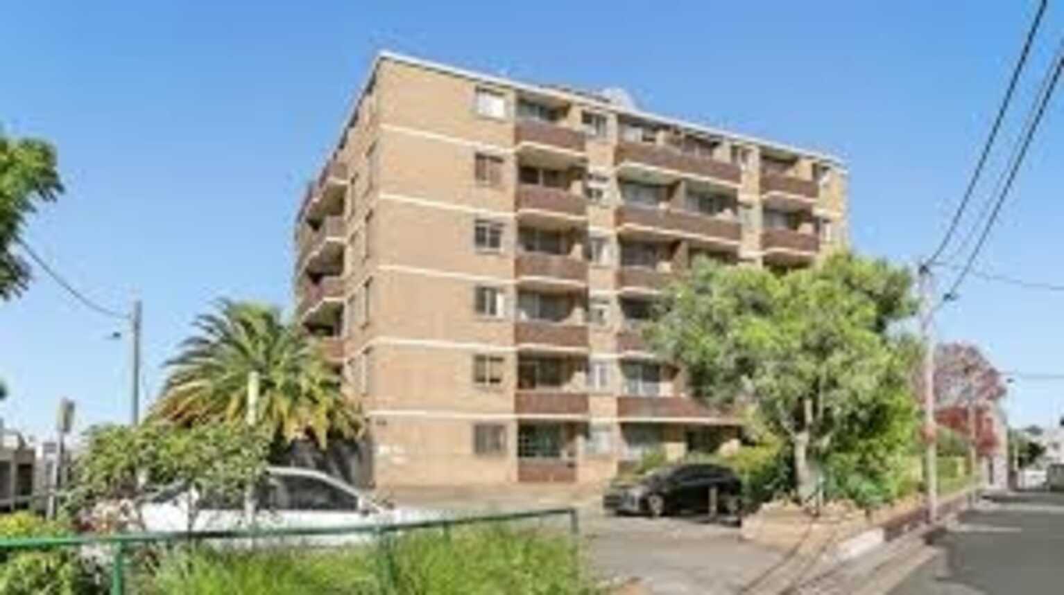 28/2-6 Brown Street Newtown