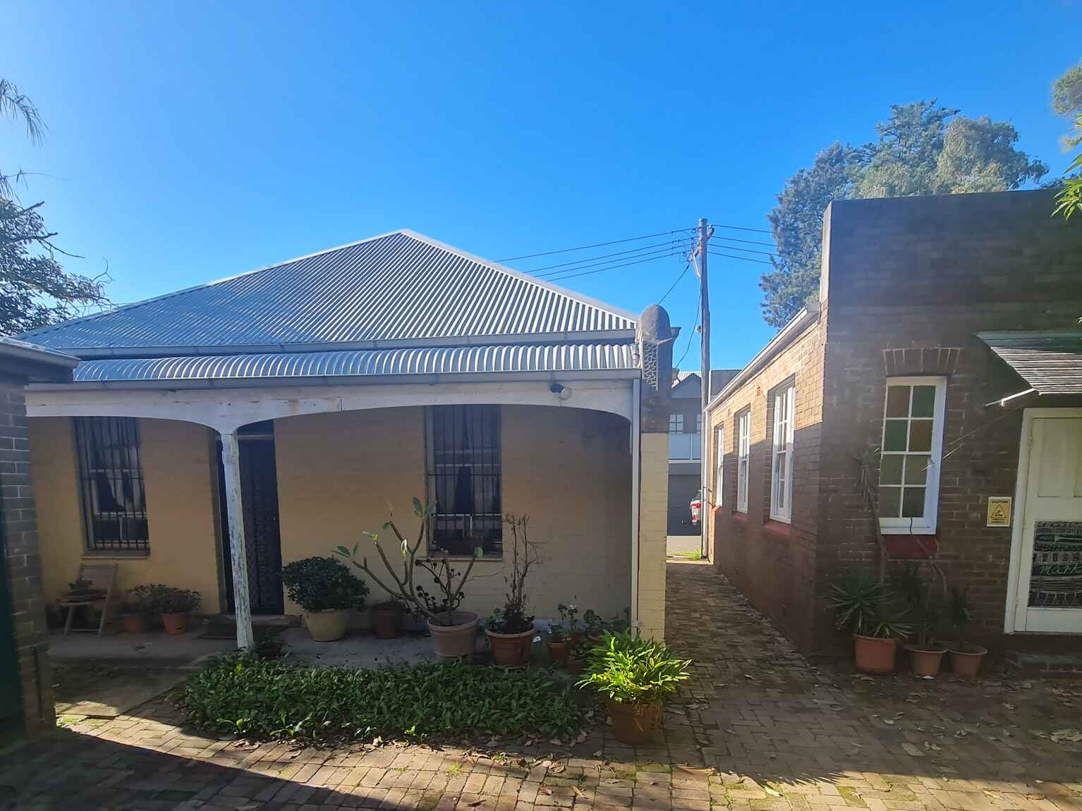 81A JOHNSTON Annandale