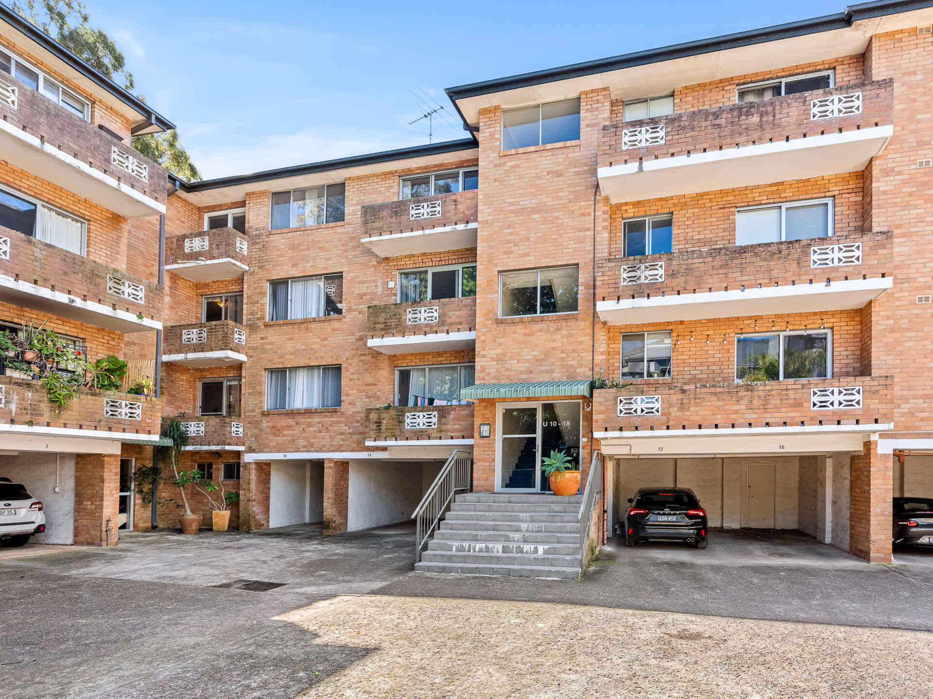6/289 STANMORE ROAD Petersham